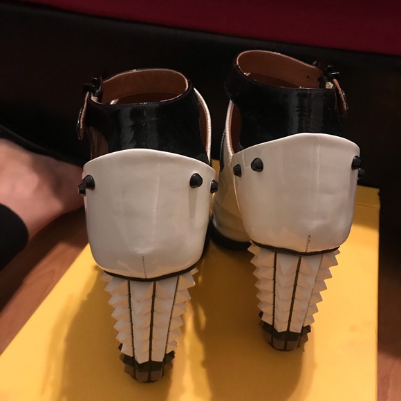 Fendi shoes ( RunWay Shoes ) - Picture 4 of 8